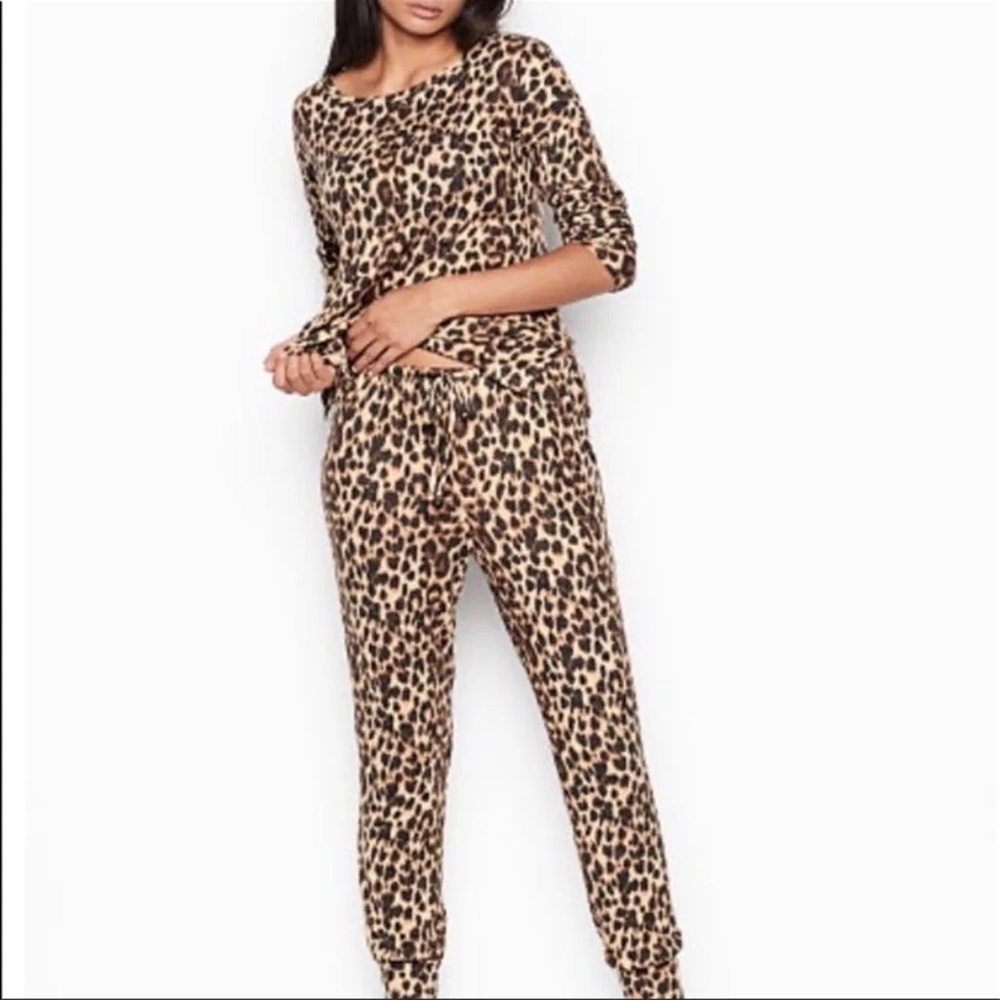 Victoria Secret Leopard Jogger Set, Large